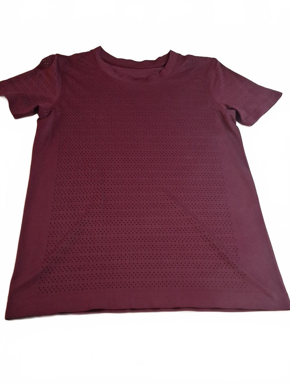#955 Lululemon Tshirt Approximate size 4